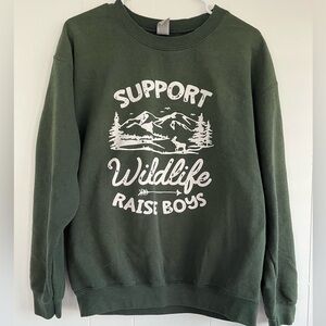 Women’s Green Sweatshirt Support Wildlife Raise Boys Gildan Size Medium